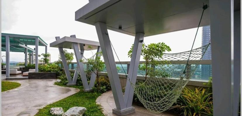 Classy 2Br Suite At Eastwood City With Pool And City Skyline View Manilla Buitenkant foto