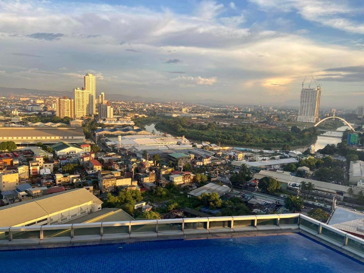 Classy 2Br Suite At Eastwood City With Pool And City Skyline View Manilla Buitenkant foto